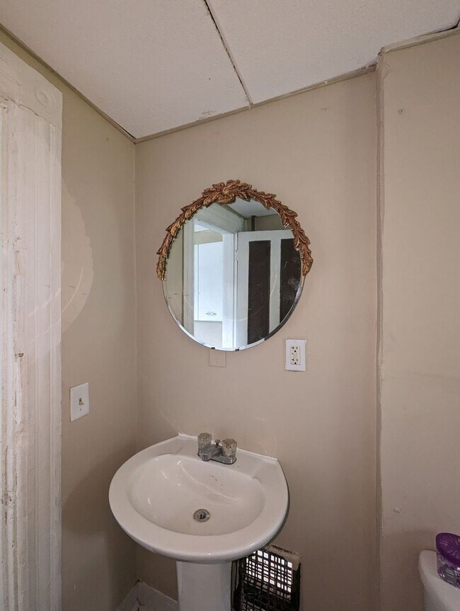 Building Photo - 210 S Doxtator St