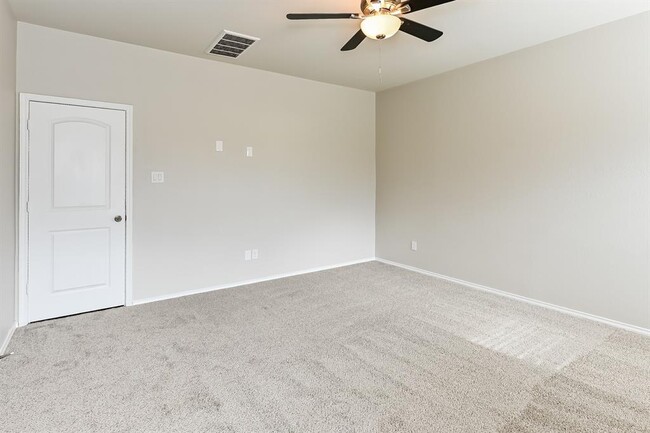Building Photo - 14005 Lake Cres Dr