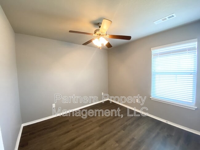 Building Photo - 201 Hindman Dr