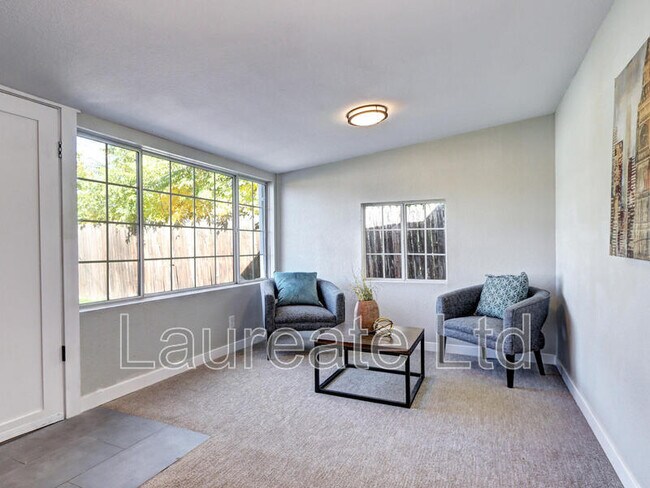 Building Photo - 3033 Leyden St