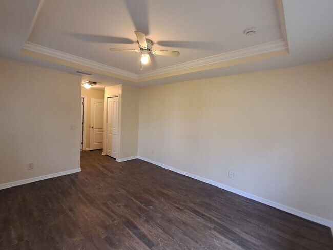 Building Photo - 135 Greenbriar Blvd