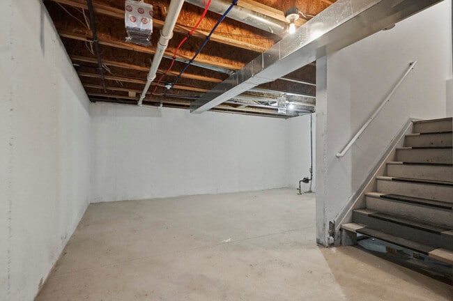 Building Photo - 4128 Buckingham Ave