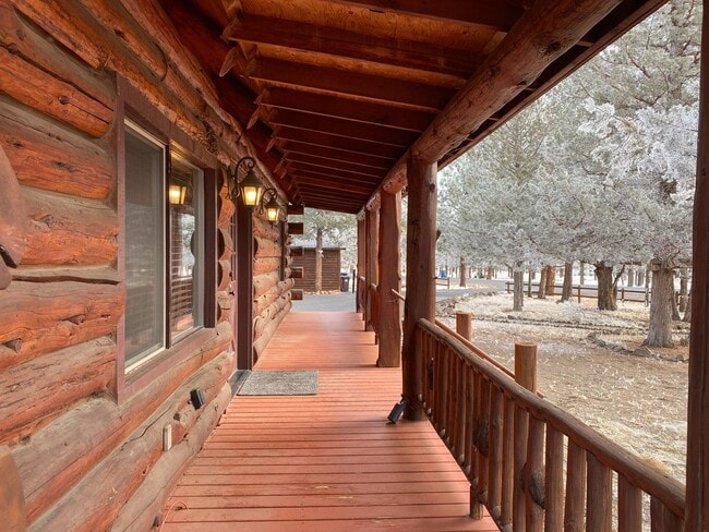 Building Photo - Beautiful Custom Log Home in Squaw Creek C...