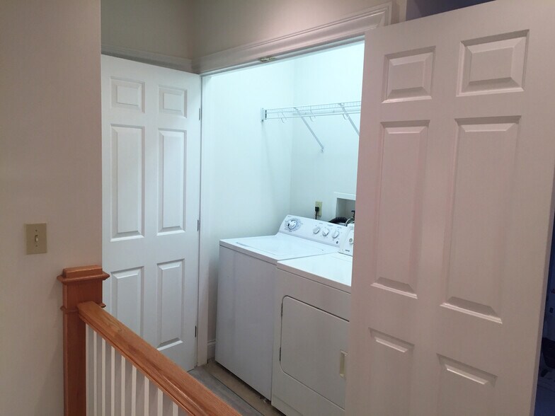 Building Photo - 844 Hamlet St