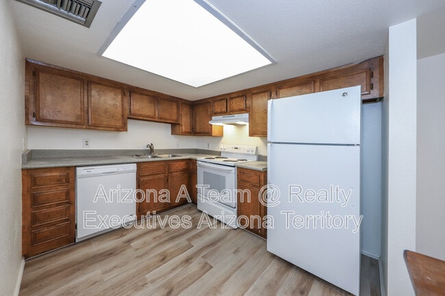 Building Photo - 8271 N Oracle Rd