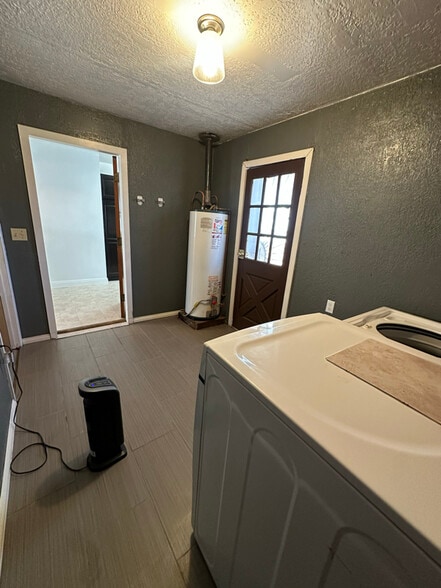 Building Photo - 1124 Indiana St SE