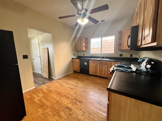 Building Photo - Spacious 4 Bedroom, 2 Bath Home with 3-Car Garage – Near WSU – Available Now!