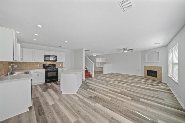 Building Photo - 5826 Kenwood