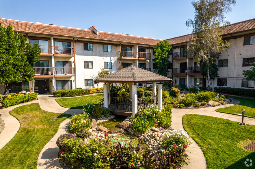 Primary Photo - Roseville Commons Senior Living