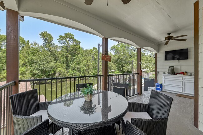 Building Photo - 13847 Pkwy Manor Dr