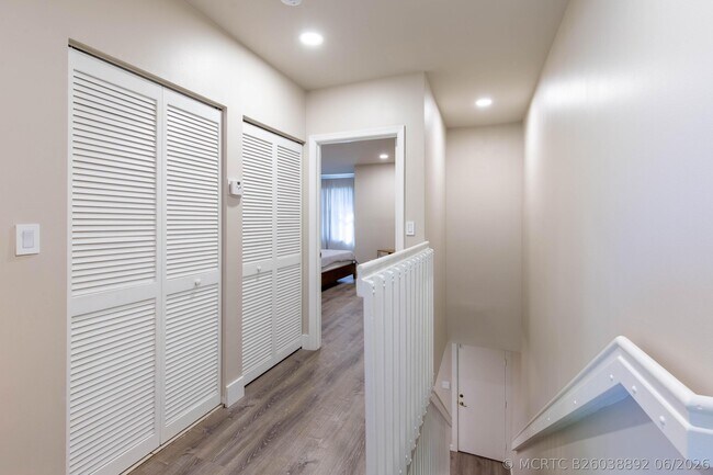 Building Photo - 13792 Creston Pl