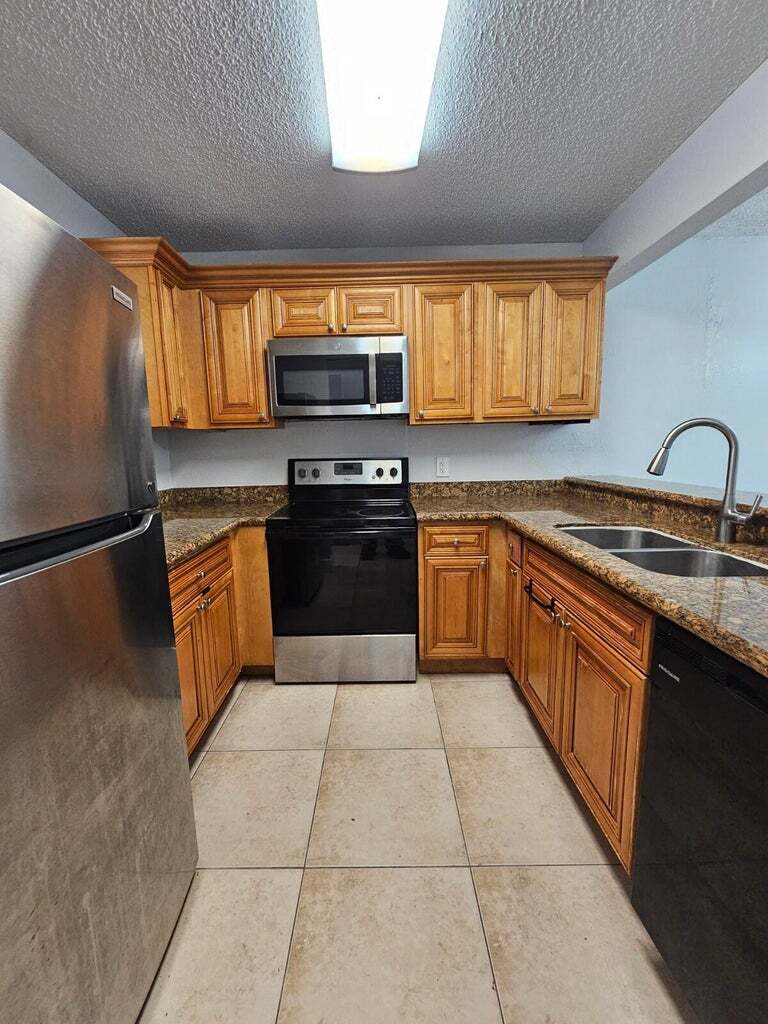 Building Photo - 1453 Lake Crystal Dr