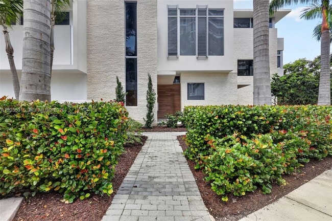 Building Photo - 3750 Yacht Club Dr