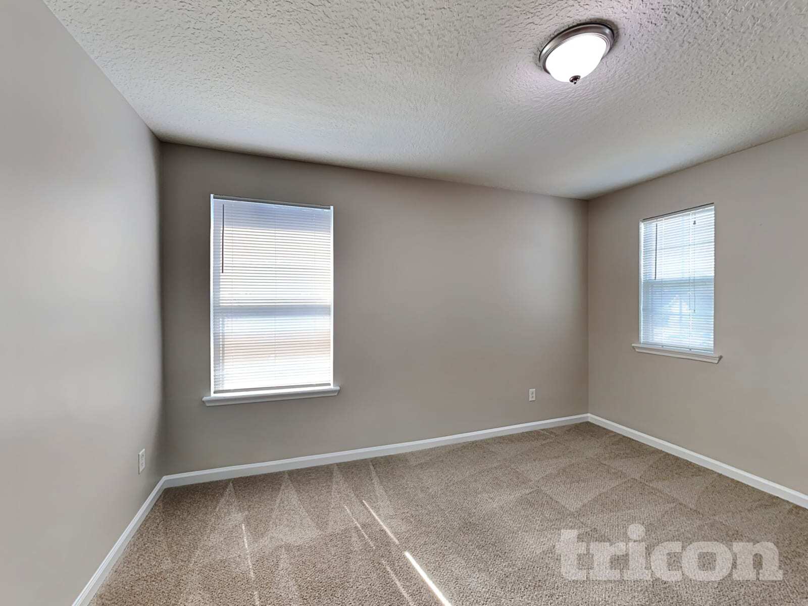 Building Photo - 11982 Alexandra Dr