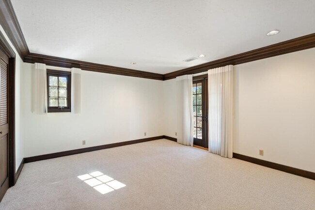 Building Photo - 190 Portola Rd