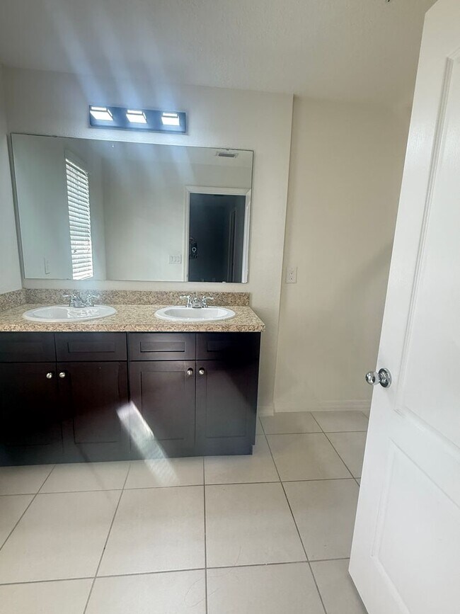 Building Photo - Townhome Available - Saint Cloud, FL -  3 Bed /2.5 Bath