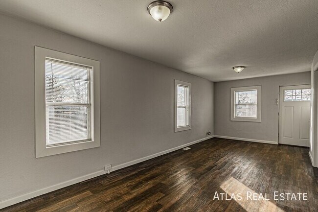 Building Photo - 398 S Raleigh St