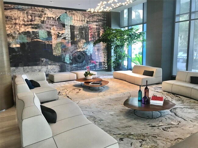 Building Photo - 460 NE 28th St