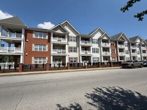 Building Photo - Immaculate 3/2bath one level unit- ETSU Campus