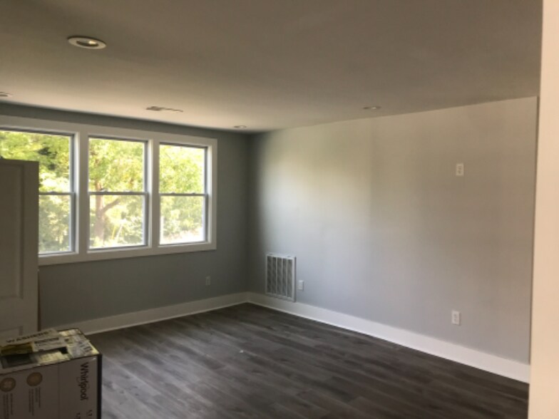 Building Photo - 335 Acklen Ave