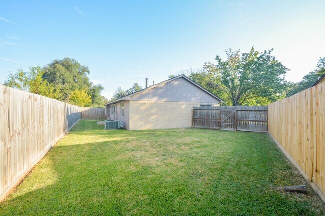 Building Photo - 6111 Ryegate Dr