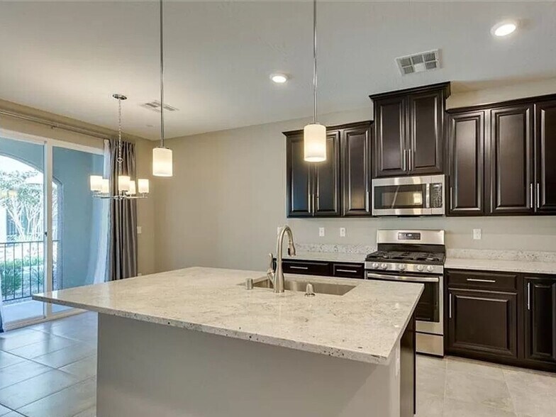 Building Photo - 8466 Classique Ave