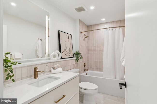 Building Photo - 30 W Allens Ln