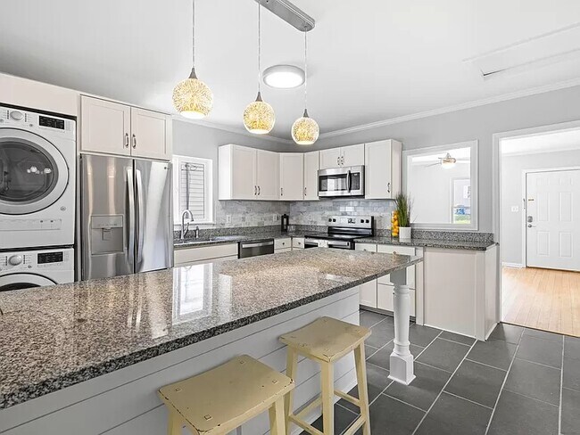 Building Photo - 1032 Moreland Ave