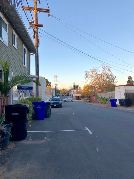 Building Photo - 4671 Edgeware Rd