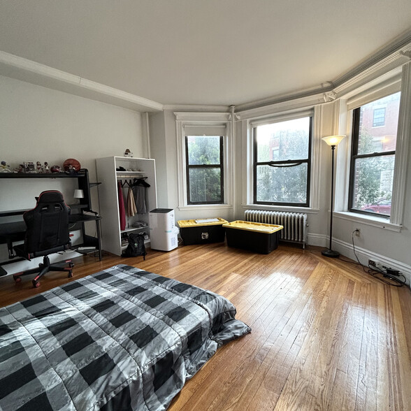 Apt #1 , 3bed - 175 Harvard St