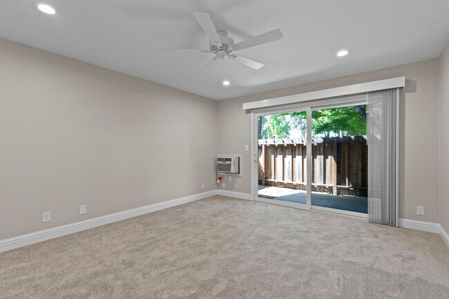 Building Photo - 975 Murrieta Blvd