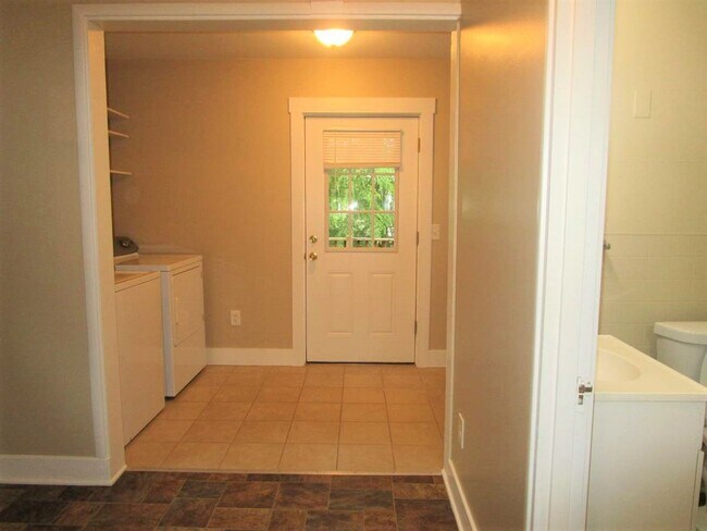 Building Photo - 3305 Tarabochia St