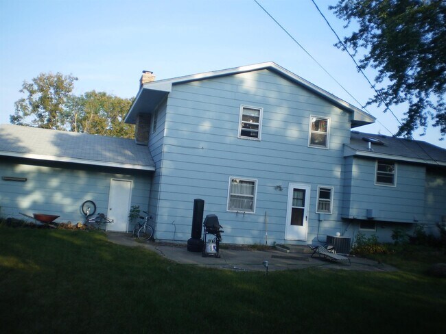 Building Photo - 7725 Tessman Dr