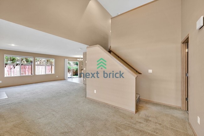 Building Photo - 3 BED & 2.5 BATH TOWNHOUSE FOR RENT