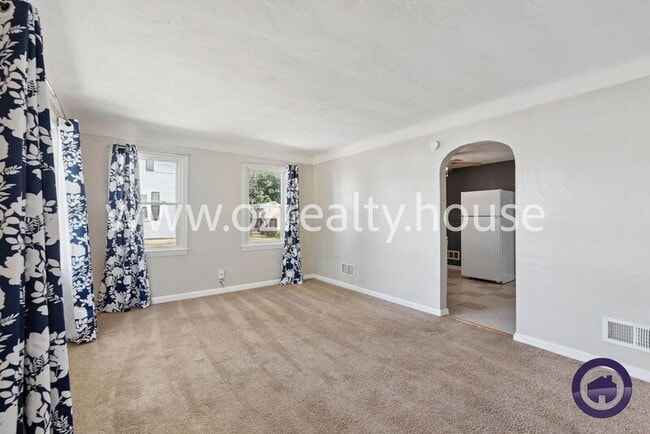 Building Photo - 123 S Masters Ct