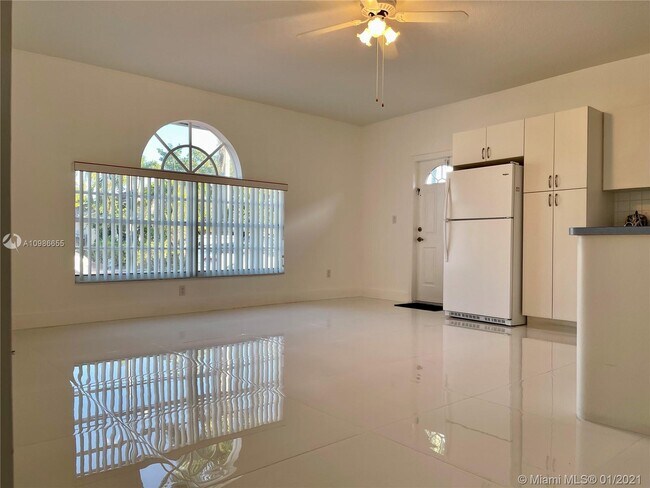 Building Photo - 14180 SW 8th Terrace