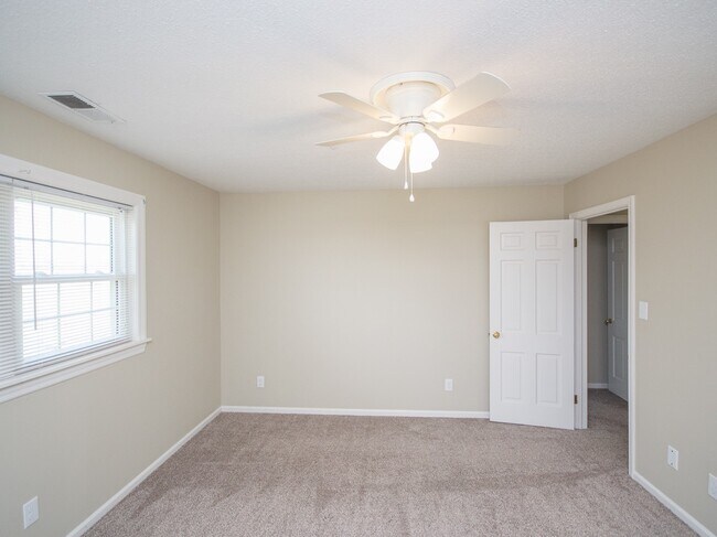 Building Photo - Beautiful Home in Athens City near Buc-ees!