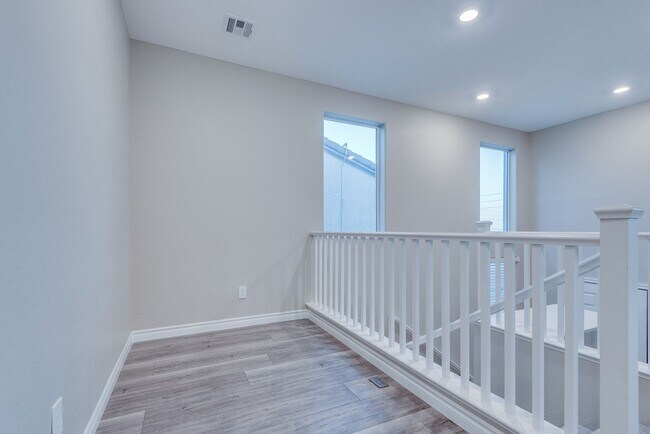 Building Photo - Like new, split-level, 3 bed, 2.5 bath, with bonus room & Strip views in West Las Vegas!