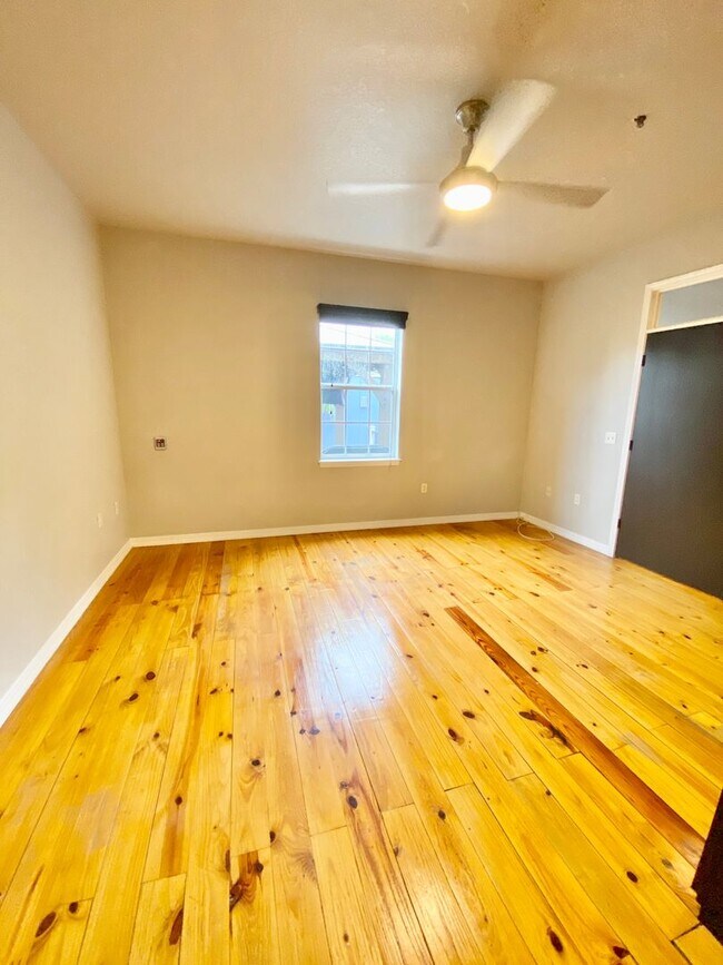 Building Photo - LUXURY TOWNHOME IN SODO 3/2.5 PLUS OFFICE AND BONUS ROOM  - DOWNTOWN ORLANDO