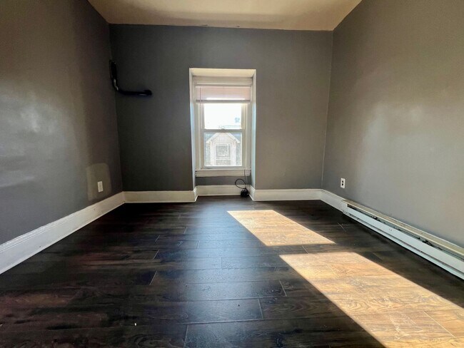Building Photo - Gorgeous 2-Bedroom Apartment in Darby! Available NOW!
