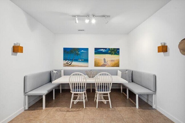 Building Photo - 1801 Coastal Bay Blvd