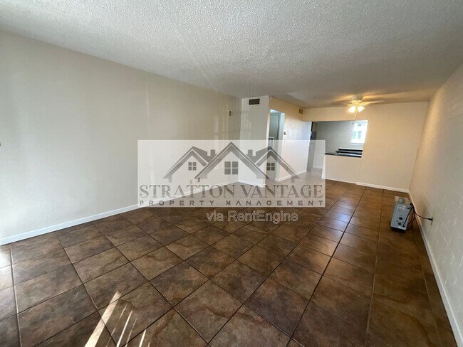 Building Photo - 6936 E 4th St