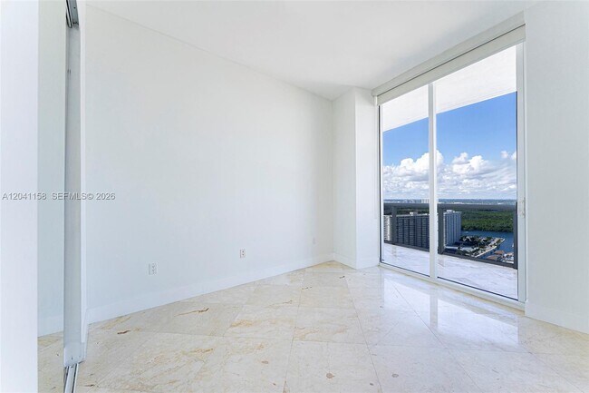 Building Photo - 15901 Collins Ave