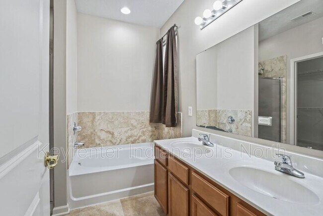 Building Photo - 16355 Meadowlands Ln