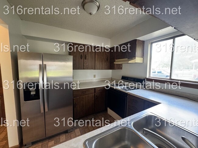 Building Photo - $850- 2 bed 1 bath - Townhomes