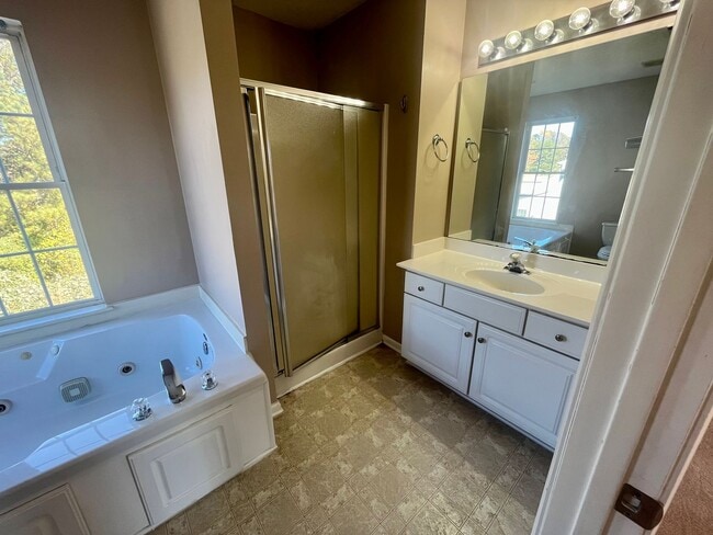 Building Photo - 1301 Davis Mill Rd