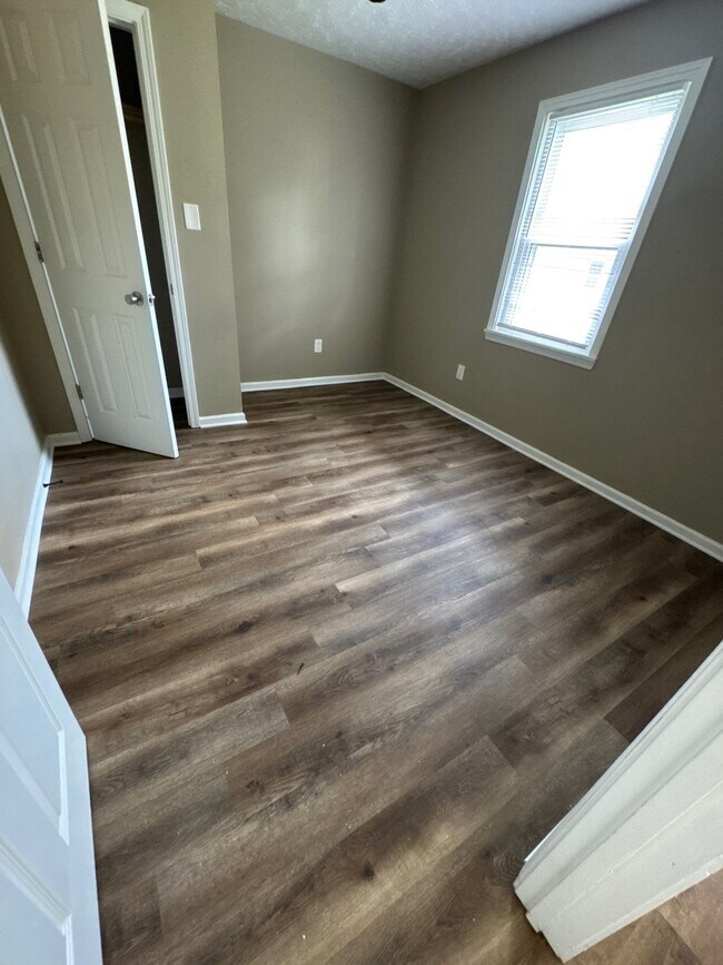 Building Photo - 916 Monroe Ave