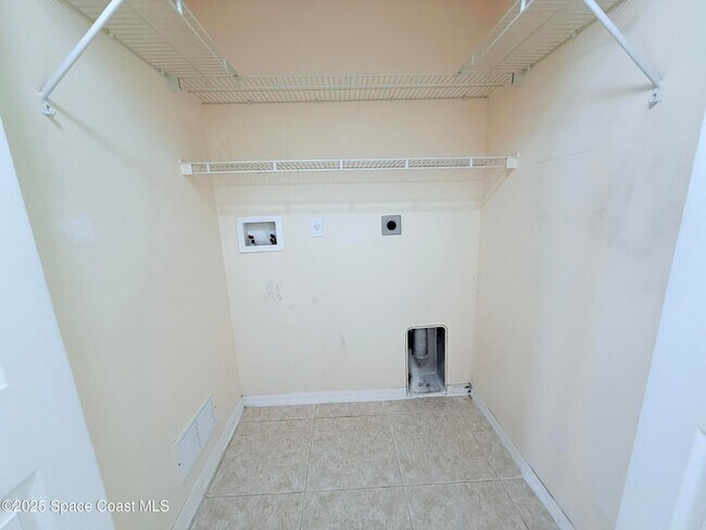 Building Photo - 3232 Wallace Ave