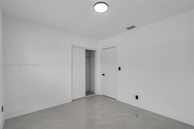 Building Photo - 1000 NW 198th St