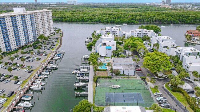 Building Photo - 231 Poinciana Island Dr